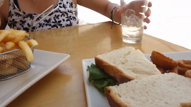 WATCH US EAT AT THE GRILL AT LONE PINE, CA смотреть онлайн