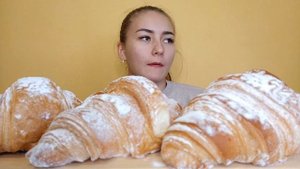 МУКБАНГ / КРУАССАНЫ С МАЛИНОЙ 🥐