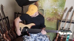 Быстрое сравнение двух безладовых басов бюджетного сегмента. V- Glorify vs реплика Fodera Ying yang