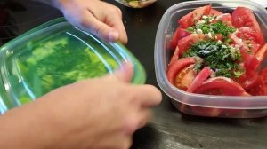 Солёные огурцы и помидоры с чесноком и укропом