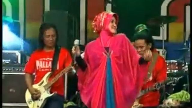 Evie Tamala - 1001 Hari [Official Music Video] смотреть онлайн