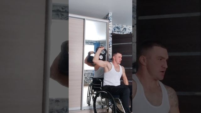 Майка и треники есть, не хватает балкона и СССР... 
#Гимнастика