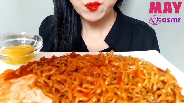 NEW) ASMR KIMCHI SPICY FIRE NOODLES 김치 불닭볶음면 PICKLED RADISH, MILK 단무지 신제품 리얼 먹방 MUKBANG EATING SOUN