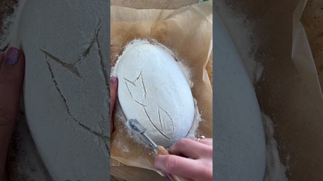 Sourdough bread scoring a tulip #sourdough #sourdoughscoring #sourdoughbread