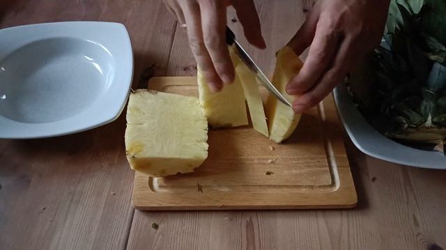 Как быстро очистить Ананас