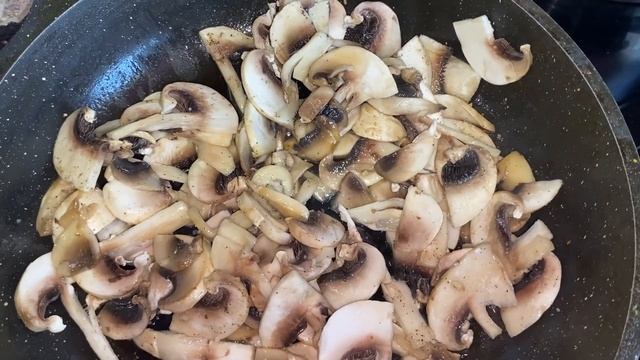 Вкусный ужин на скорую руку. Макароны с грибами в сметане. смотреть онлайн