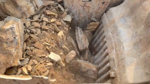 Строительство, дробление щебёнки