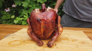 Вам понравится! Копченая курица целиком в гриле на пивной банке.