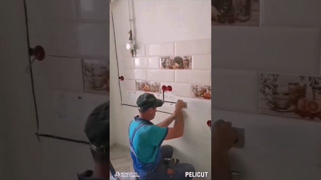 Добавили розетки, перенесли выключатель под новую кухню.