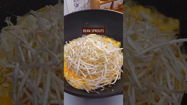 EASY & QUICK CHOWMEIN NOODLES RECIPE #recipe #chowmein #noodles #cooking #chinesefood #shorts смотреть онлайн