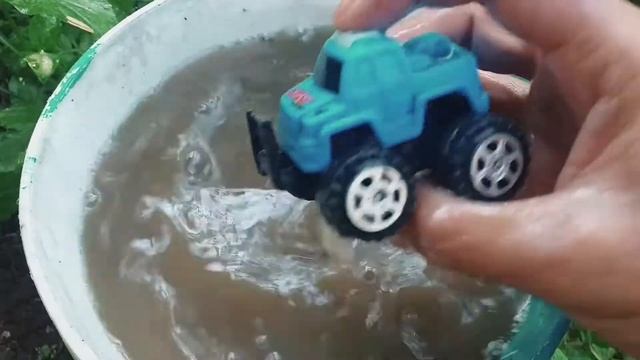 Membersihkan Mainan Mobil Robot Kotor || Mobil Polisi, Jeep Monster, Mobil Balap, Motor