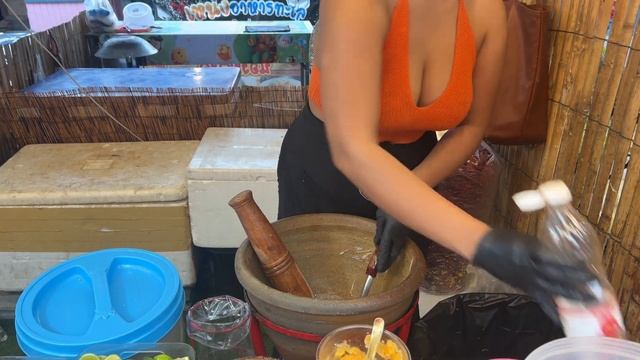 Мадам Прэу и её аппетитный Сом Там. Тайский стритфуд. Уличная еда. смотреть онлайн