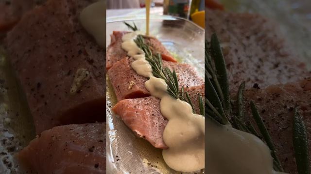 Горбуша запеченная под медовым соусом # #домашняяеда #котики #рецептрыбы