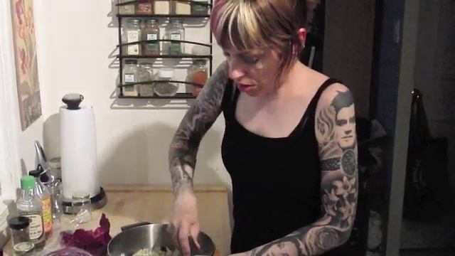 RAW Sauerkraut - Super Easy Method смотреть онлайн