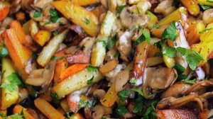Жареный картофель с грибами и мясом