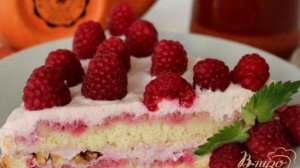 Бисквит с творогом и малиной