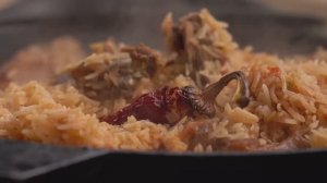 Kənd Həyatı. Cooking Village Style Chicken Paella with Fresh Garlic