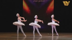 Танец больших лебедей из балета ЛЕБЕДИНОЕ ОЗЕРО. Студия балета РУССКИЕ СЕЗОНЫ. Детская хореография.