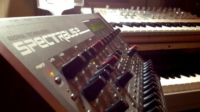 Catalysis: Radikal Technologies Spectralis 2 groovebox ambient, downtempo electronica demo