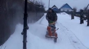 Снегоуборщик на базе мотоблока мб-1 в работе