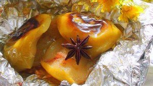 Яблоки в карамели. Десерт на углях.