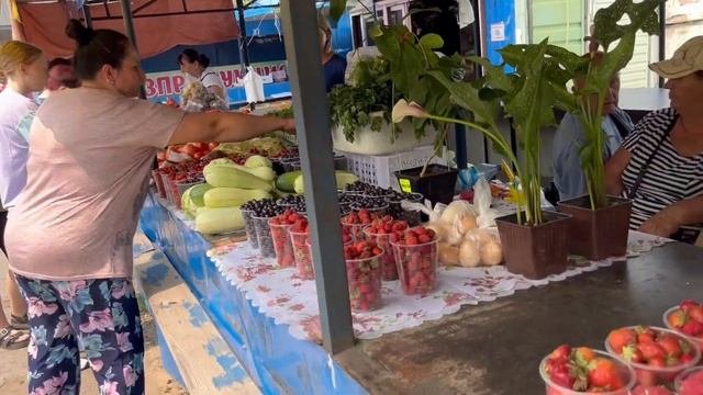 Убралась на кухне,мои покупки заехала на рынок,ягоды какой хочешь