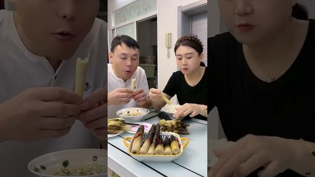 🤣🍽️ Epic Family Food Adventure: Laughs, Surprises, and Tasty Moments! 🌟🍔 #foodchallenge