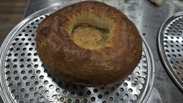 пытаюсь приготовить лепешки приближенные к узбекской.