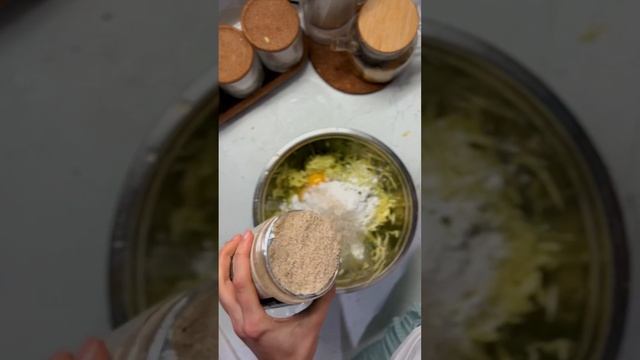 Кабачковые оладьи с секретным ингредиентом смотреть онлайн