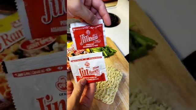 Jin Ramen Spicy Noodle смотреть онлайн