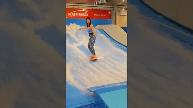 первый раз на волне Flowrider 🏄🏽_♀️ #серфинг #surf #surfing #flowrider