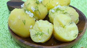 Картофель в мундире в микроволновке