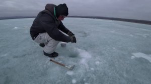 Хакасия озеро черное (хара кол) караси мутанты не лезут в лунку! Рыбалка на кресты! часть 1