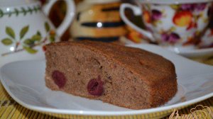Шоколадный кекс с вишней