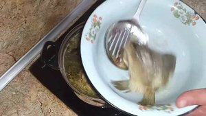 УХА ИЗ ГОЛОВ КАРПА ПОЛУЧАЕТСЯ ОЧЕНЬ НАВАРИСТОЙ, СЫТНОЙ И ВКУСНОЙ. ДОМАШНЯ УХА ИЗ КАРПА С ПШЕНОМ.