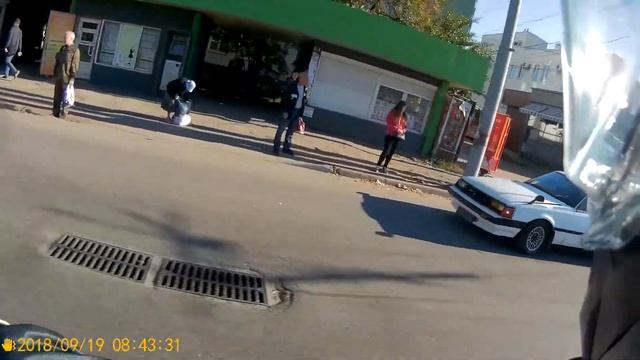 Опасный момент на перекрестке на ровном месте по вине авто. смотреть онлайн