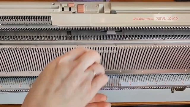 Начало вязания с вивинговыми щетками на машине Сильвер Рид. смотреть онлайн