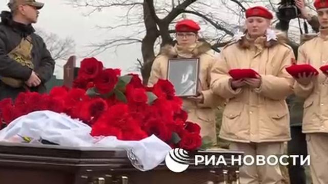 Погибший корреспондент Известий Александр Мартемьянов похоронен на Аллее Героев в Донецке