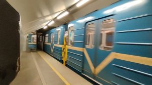 Номерной (81 717) отпровляется со станции "Невский проспект"