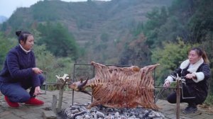 LONGMEIMEI  BBQ Козёл на гриле целой тушей.