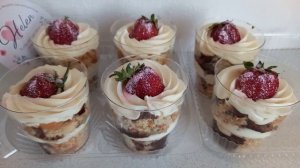 Пирожное в стакане.