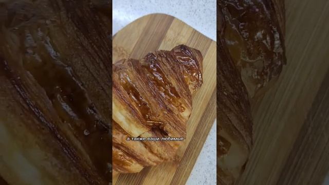 Хрустящий круассан с нежной начинкой из авокадо 🥑#круассан #croissant #рецепт #завтрак #easycooking смотреть онлайн
