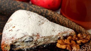Пирог с орехами, сухофруктами и семечками