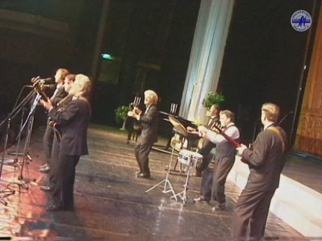 "Поющие гитары" - "Люди встречаются" ("Романсы и песни нашего города", 2000г.)