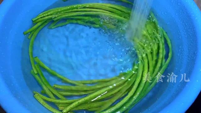 炒豆角，直接下鍋炒就錯了，教你飯店不外傳技巧，鮮嫩翠綠又入味【美食渝兒】#炒豆角料理 #炒豆角 #炒豆角食譜 #炒豆角的做法 #豆角