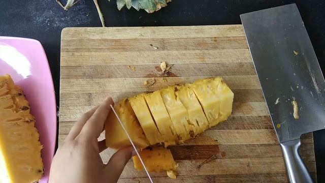 How to cut a pineapple easily|pineapple cutting guide|Pineapple slicing|Mala's Tamil kitchen