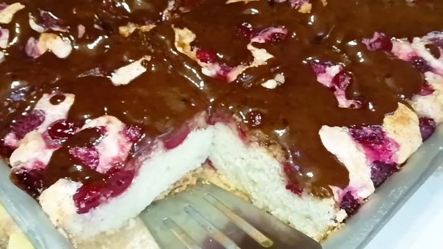 Все живы, сердце бьётся. Пирог с вишней, щи с капустой, молочный.