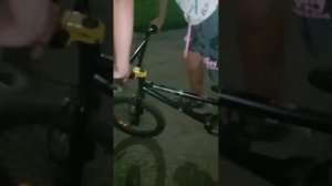 Как научится стонать на дыбы на БМХ(3 пракрута)