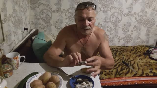 Как приготовить Селедку по домашнему из карася. На ужин картошка с рыбой