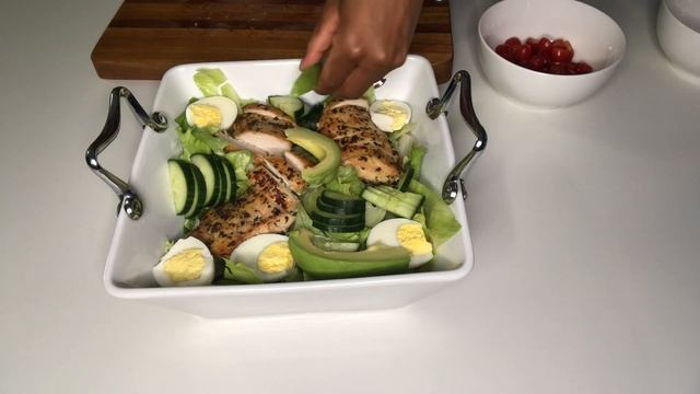 Chicken Cobb salad смотреть онлайн